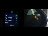 隣車線を走る車両をレーダーで検知し、ドアミラーでは確認しにくい後側方エリアに存在する車両に加え、急接近してくる車両も検知します。車両を検知するとドアミラーに搭載されたLEDインジケーターが点灯します。
