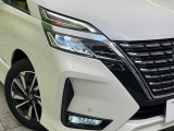【LEDヘッドライト】悪天候や夜間走行時も良好な視界を確保し安心して運転できる高輝度LEDヘッドライトを装備!点灯速度が早く、消費電力も抑えられています。