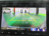 バック駐車もグッとラクに。リアワイドカメラシステムを搭載。約180°見渡せるワイドビューをはじめ、3パターンの表示機能付き。バック駐車も安心してできます。