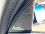●harman/kardonサウンドシステム:オーディオ専門メーカーが手掛けるプレミアムスピーカーを装備。多数のスピーカーから、音の粒立ちまで分かる高品質な音楽をお楽しみいただけます。