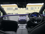 上質な素材で丁寧に造り込まれたインテリア。いつまでも運転していたくなるような居心地の良さを味わう事ができます。
