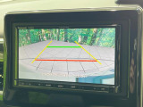【バックカメラ】駐車時に後方がリアルタイム映像で確認できます。大型商業施設や立体駐車場での駐車時や、夜間のバック時に大活躍!運転スキルに関わらず、今や必須となった装備のひとつです!
