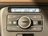 快適装備のオートエアコン♪ 温度設定をすれば、自動で車内の温度管理をしてくれる優れ物です☆彡