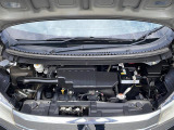 エンジンルームの画像です。店舗にて現車の確認もいただけますので、お電話で在庫のご確認の上是非ご来店くださいませ!!!ワクワクするクルマ選びをご提案します!