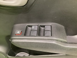 パワーウインドウは運転席でドア4枚とも上下の操作ができるようになっています。子供さんが勝手に操作できないようにロックすることも可能です。