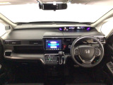 【前方視界】開放的な前方視界!運転がしやすく疲れにくいです♪窓が大きく、見通しがとっても良いおクルマですよ♪