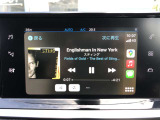Apple CarPlay、Android Auto 対応。スマホを接続するとタッチスクリーン上でマップ、通話、メッセージ、ミュージックなどのアプリをスマホ同様に操作できるミラースクリーン機能搭載