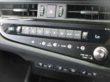 左右独立温度コントロールフルオートエアコンです。運転席、助手席それぞれで独立して温度設定ができます。冷え性の方が乗っても安心ですね♪