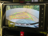 【バックカメラ】駐車時に後方がリアルタイム映像で確認できます。大型商業施設や立体駐車場での駐車時や、夜間のバック時に大活躍!運転スキルに関わらず、今や必須となった装備のひとつです!