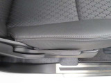 ☆運転席シートはシートリフト機構付きで様々な体格の人に対応致します☆