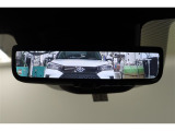 電子インナーミラーです。バックドア内側にカメラを取付けてインナーミラーに後方映像を表示。例えば、後席に大柄の方が座っていても後方確認が難なく出来ます。モニターモードとミラーモードは切替え可能です。