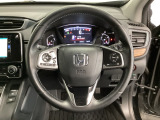 ハンドルにHondaセンシング系のクルーズコントロールやレーンキープアシストなどのスイッチと、オーディオの操作スイッチが装備されています。ハンドルから手を離さず安全に操作できます。