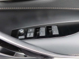 運転席のパワーウインドースイッチ部です。よく触れる場所だからこそ、使用状態があらわれますよね。ぜひこうした所もチェックしてください。