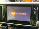【純正ナビ】人気の純正ナビを装備しております。ナビの使いやすさはもちろん、オーディオ機能も充実!キャンプや旅行はもちろん、通勤や買い物など普段のドライブも楽しくなるはず♪