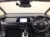 【前方視界】開放的な前方視界!運転がしやすく疲れにくいです♪窓が大きく、見通しがとっても良いおクルマですよ♪