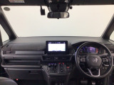 【前方視界】開放的な前方視界!運転がしやすく疲れにくいです♪窓が大きく、見通しがとっても良いおクルマですよ♪