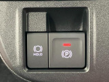 【電動パーキングブレーキ+オートブレーキホールド機能】 指先だけで簡単に操作が可能なパーキングブレーキ、スイッチを押すとブレーキペダルから足を離してもブレーキを保持できるオートブレーキホールド搭載