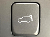 【パワーバックドア】スマートキーや運転席のボタンを押すだけでリアゲートが自動で開閉します!荷物を持っている時や、高い位置にあるバックドアを閉める際に便利な機能です♪