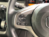 ステアリングにオーディオ操作スイッチが付いています。オーディオ画面に直接タッチしなくても操作が出来ますので、運転に集中できます。