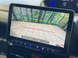 【バックカメラ】駐車時に後方がリアルタイム映像で確認できます。大型商業施設や立体駐車場での駐車時や、夜間のバック時に大活躍!運転スキルに関わらず、今や必須となった装備のひとつです!