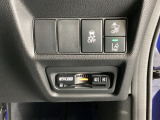 Hondaセンシング用の、VSA解除とレーンキープアシストシステムのメインスイッチなどはハンドルの右側に装備しています。その下にETC2.0がついています。高速道路の料金所の通過も楽々です。