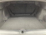 【トランク】積み込みやすくて、たっぷり積める荷室です。シートアレンジできるものは、乗車人数と荷物の量や大きさによってシートを動かすことができるので、より快適なドライブが可能です!
