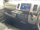 【 オートエアコン 】車内温度を感知して自動で温度調整をしてくれるのでいつでも快適な車内空間を創り上げます。