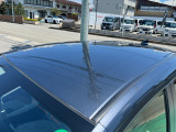 目立つキズ凹み等はありませんが、中古車という商品の特性ルーフには子キズや塗装しみがあります