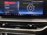 衝突被害軽減ブレーキと車線逸脱警告がついています。