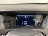 見やすいメーターに様々な情報を表示でき快適かつ安全に運転できます。