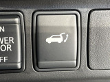 【パワーバックドア】スマートキーや運転席のボタンを押すだけでリアゲートが自動で開閉します!荷物を持っている時や、高い位置にあるバックドアを閉める際に便利な機能です♪