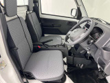 【運転席シート】ゆったりと広々した空間です。ストレスなく運転ができますよ!