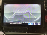 バックでの車庫入れも安心です! リアカメラが付いているバックモニター付のナビを装備しております。操作線もついており距離感も画面から確認できます。