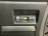 ハンドルの右下にETCがついています。高速道路の料金所の通過も楽々です!。 カードの取り出しもしやすい場所についています。