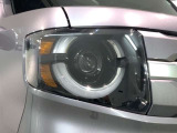 LEDヘッドライトは、点灯の瞬間から最大光量を発揮し、突然暗くなるトンネルなどでの安定感を高めます。