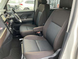 運転席・助手席もゆったり乗れます♪
