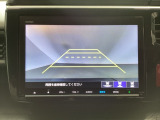 バックでの車庫入れも安心です! リアカメラが付いているバックモニター付のナビを装備しております。操作線もついており距離感も画面から確認できます。