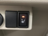 【シートヒーター】寒い日に重宝するシートヒーター!エアコンより早く温まってくれるので寒がりの人も安心ですね♪エアコンの温風は乾燥するから苦手、という方にもをおすすめです。