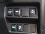 『1台』のお車に対して、3名体制で日々議論を重ね仕入れを行っております。