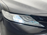 【LEDヘッドライト】悪天候や夜間走行時も良好な視界を確保し安心して運転できる高輝度LEDヘッドライトを装備!点灯速度が早く、消費電力も抑えられています。