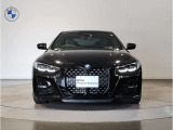 【キドニーグリル】BMWは約90年もの間、ほぼ全ての車両にひと目でBMWだと分かるこの特徴的なフロントグリルが備えられ、デザイン・アイコンとして親しまれてきました。