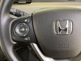 ステアリングスイッチがついていますので、オーディオのチャンネル変更、ボリューム、ジャンル変更が操作可能です。ハンドルから手を離さず安全に操作できます。