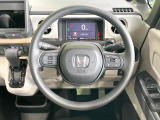 インテリアに合わせたデザインのステアリングは、運転される方のことも考え、運転しやすい形状、大きさです。是非一度、実際に触ってお確かめください。
