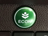 ★ECONスイッチ★ エコドライブを加速しよう!スイッチをONにすると、運転の仕方によるロスを抑え込み燃費をよくするようクルマが頑張ります(*^ー^*)燃費向上にチャレンジ♪
