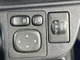 【電動格納ミラー】運転席のスイッチで、ドアミラーの開閉や角度の調整ができます。