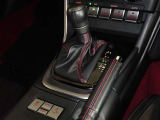 フロア6速オートマチック車です。