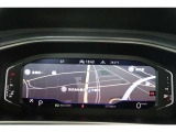 大型ディスプレイによるデジタルメータークラスター付車両です。パネル正面に車両情報やナビゲーションが映し出され目線を変えず目的地まで安心したドライビングが出来ます。