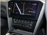 Volkswagen純正インフォテイメントシステム【Discover Pro】運転席側に少しオフセットされていてとても見やすくなっております。