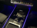 ドリンクホルダーと、タイプCのスポットが装備されています。