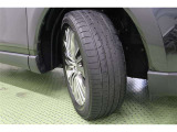 タイヤサイズ 225/55R19。